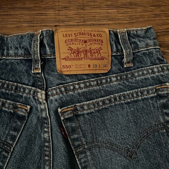 Levis 550 High Rise Mom Jeans  Taper Leg Denim Jeans Dark Wash.  Fit like a 28. - Picture 5 of 8